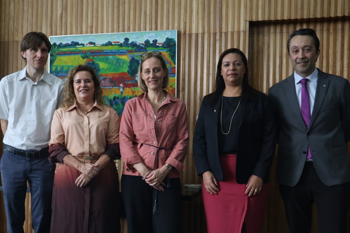 Foto: Gabriel Lisboa | UFMG Giorgio Marinoni. Sandra Goulart Almeida, Hilligje van’t Land, Barbara Orfanó e Davison Lopes