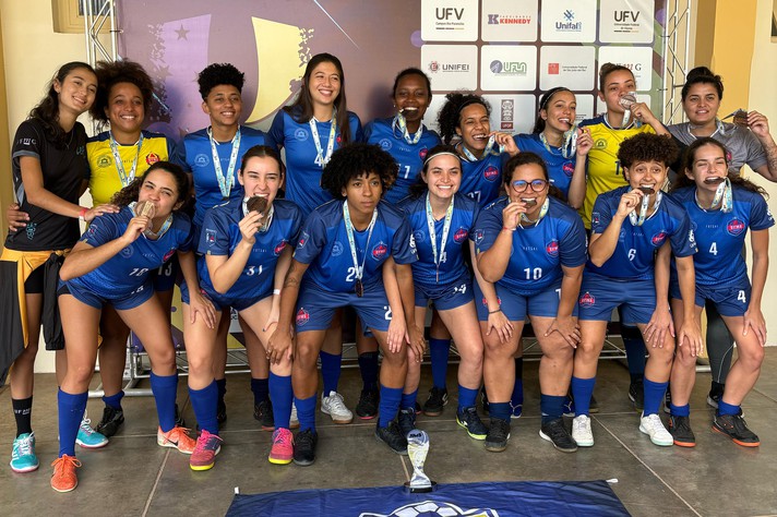 Foto: Arquivo pessoal Equipe de futsal feminino da UFMG