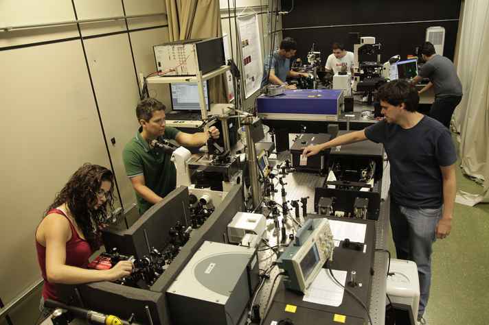 Foca Lisboa / UFMG Laboratório no Departamento de Física: além da área de biotecnologia, patentes são geradas em diversas unidades