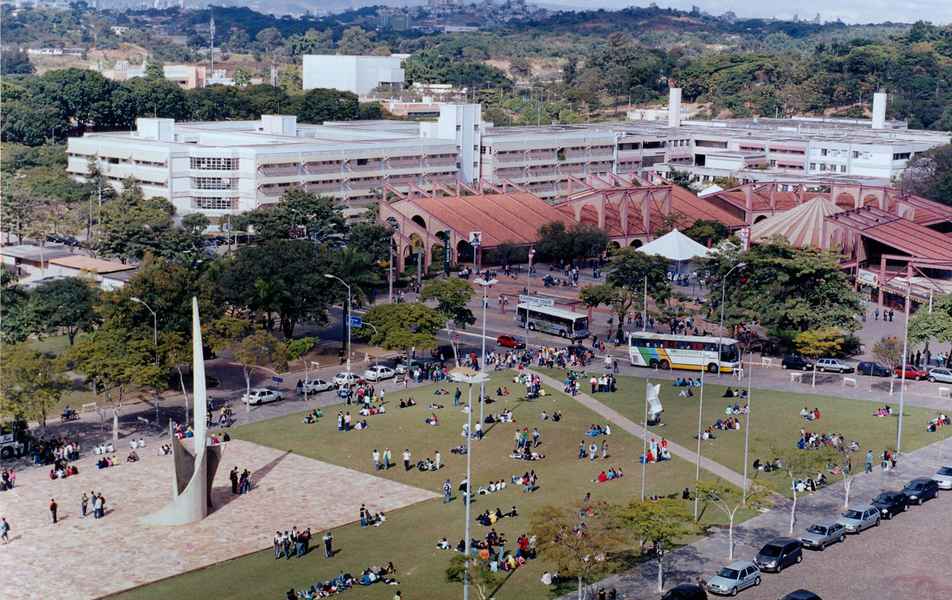 Campus Pampulha/BH visitado por estudantes na Mostra das Profissões (s.d).