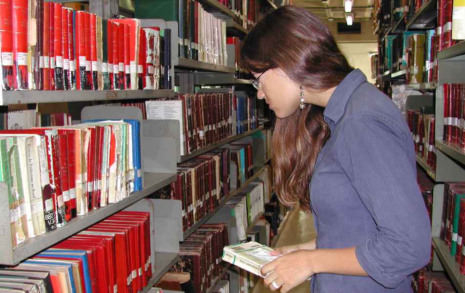 Biblioteca da Faculdade de Filosofia e Ciências Humanas (Fafich)