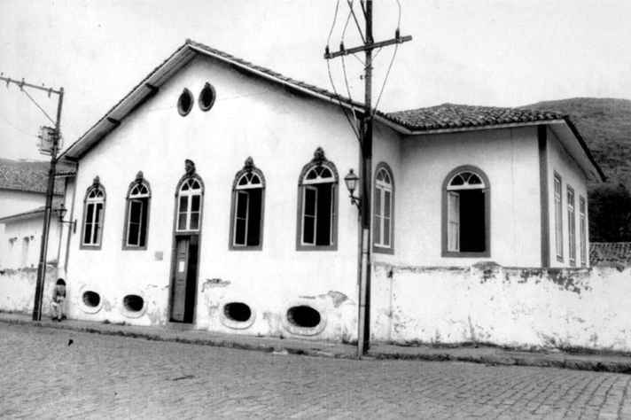 Faculdade Livre de Direito. Antiga sede da Escola de Farmácia, situada na Rua Visconde do Rio Branco, em Ouro Preto, onde foi instalada a Faculdade Livre de Direito em 1892.