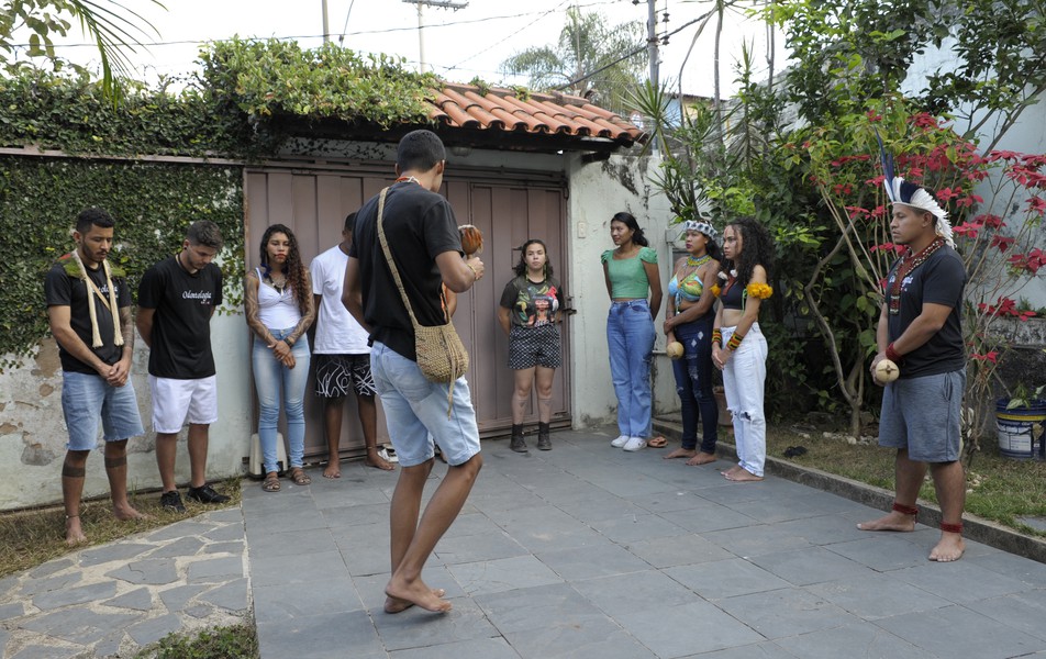 Breve ritual reuniu representantes de diferentes etnias