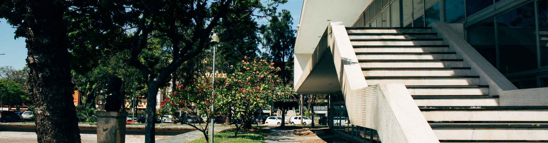 Lucas Braga / UFMG Escada da Reitoria no Campus Pampulha