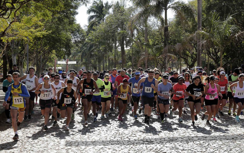 Corrida pelas trilhas do campus Pampulha reuniu cerca de 200 competidores