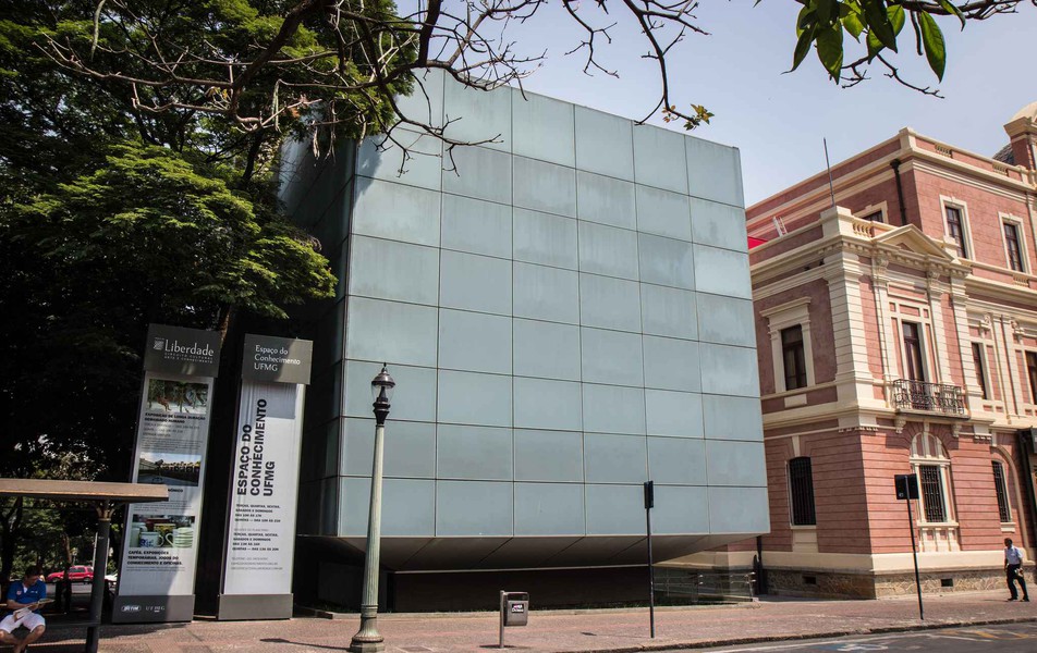 Espaço do Conhecimento da UFMG: modernidade com fachada digital