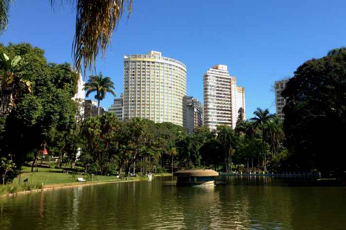Paulo Borges / UFMG Vista do lago do Parque Municial no Centro de BH.