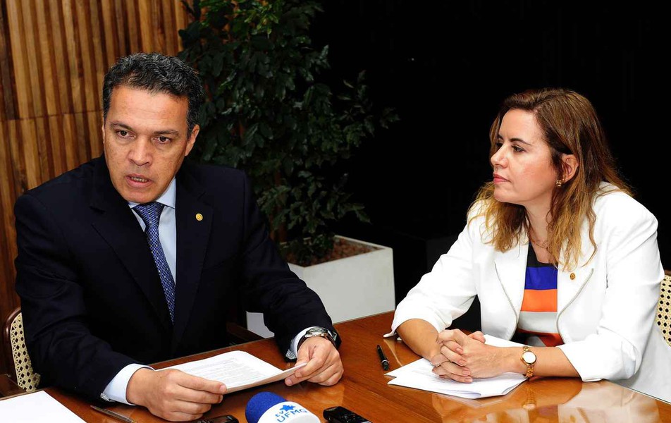 Reitor Jaime Arturo Ramírez, e vice-reitora Sandra Regina Goulart Almeida