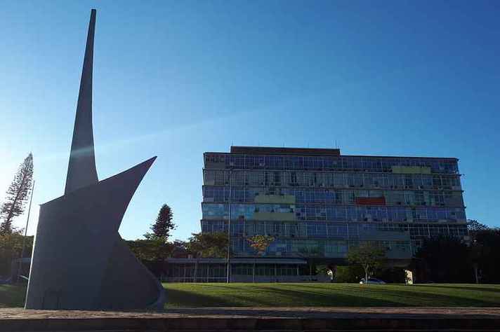 Ewerton Martins Ribeiro | UFMG Prédio da Reitoria, no campus Pampulha: