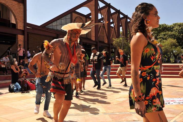 Foto: Raphaella Dias | UFMG Celebração realizada na Praça de Serviços em 2022, na primeira edição do Abril Indígena UFMG