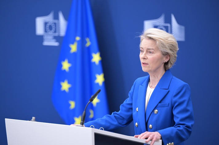 Ursula von der Leyen, presidente da Comissão Europeia: UE pretende retaliar tarifas aplicadas pelos EUA a partir da próxima semana