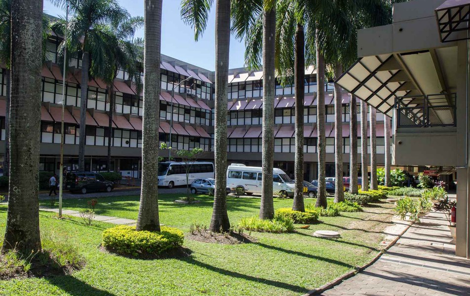 Vista do estacionamento do Instituto de Ciências Biológicas (ICB)