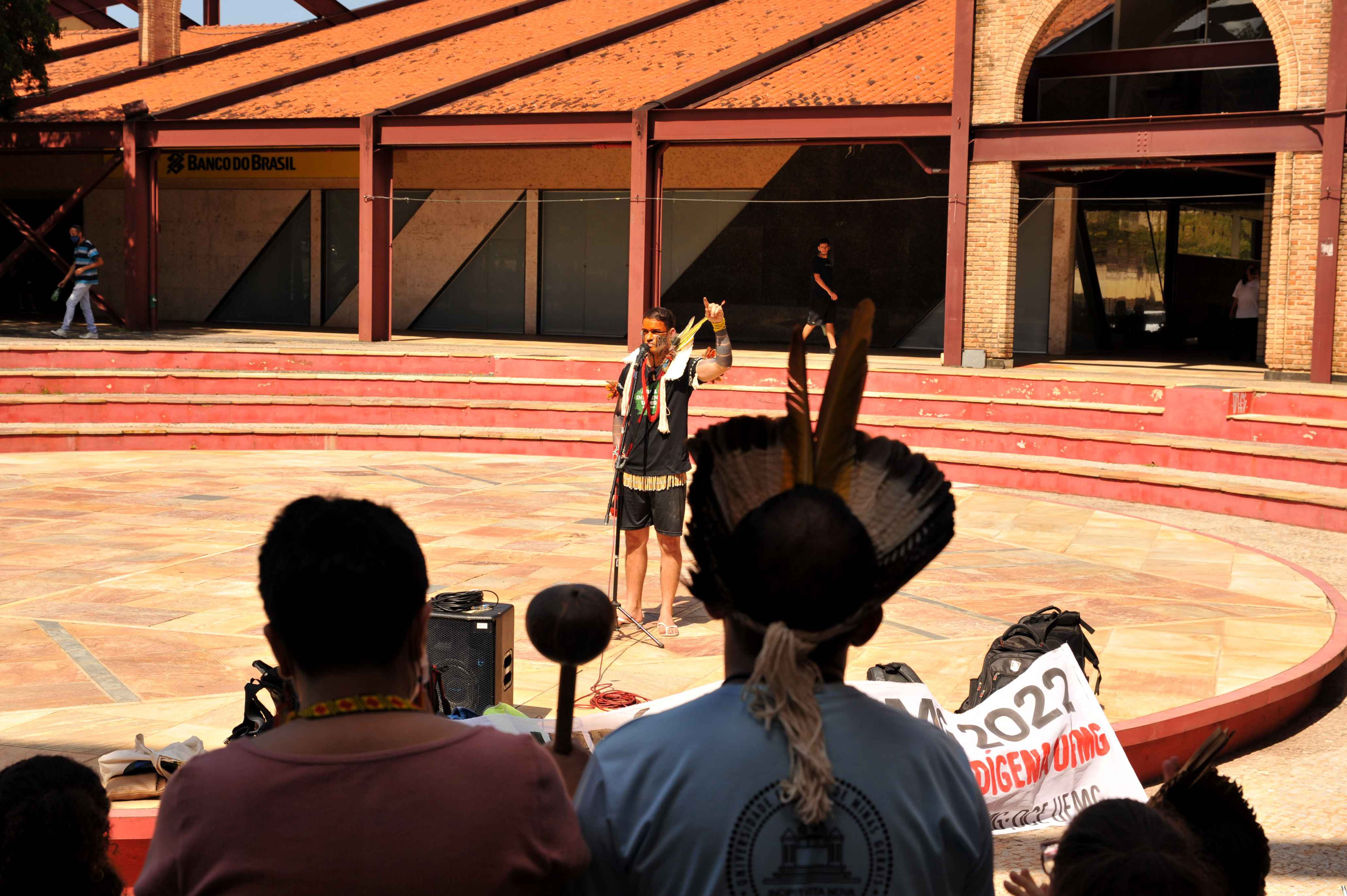 <p>Marcha foi encerrada com falas de representantes indígenas na Praça de Serviços</p>