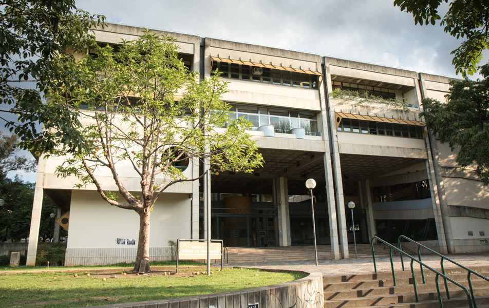 Escola de Ciência da Informação (ECI)
