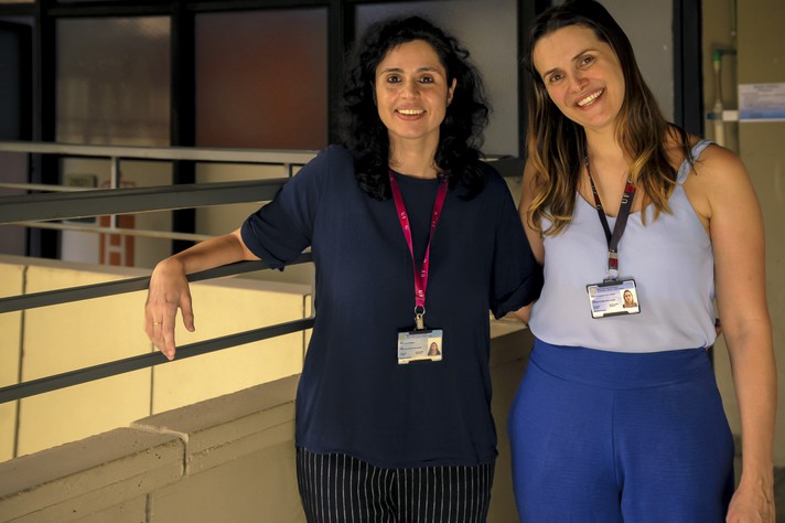 Foto: Jebs Lima | UFMG Aline e Vivian: pesquisa pode ajudar no desenvolvimento de novos fármacos