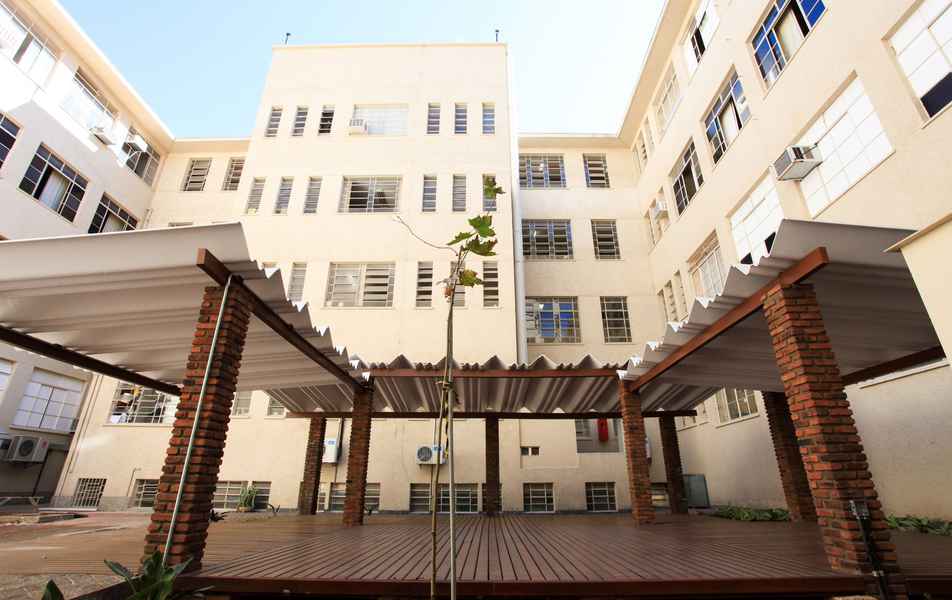 Vista do pátio interno da Faculdade de Medicina