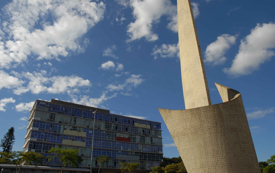 Reitoria da UFMG e Monumento ao Aleijadinho
