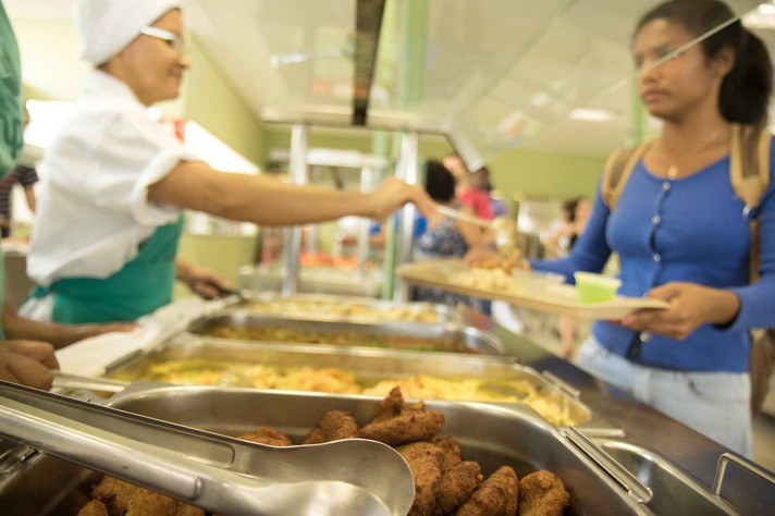 Foto: arquivo UFMG Os cinco restaurantes universitários têm capacidade para servir até 13 mil refeições por dia