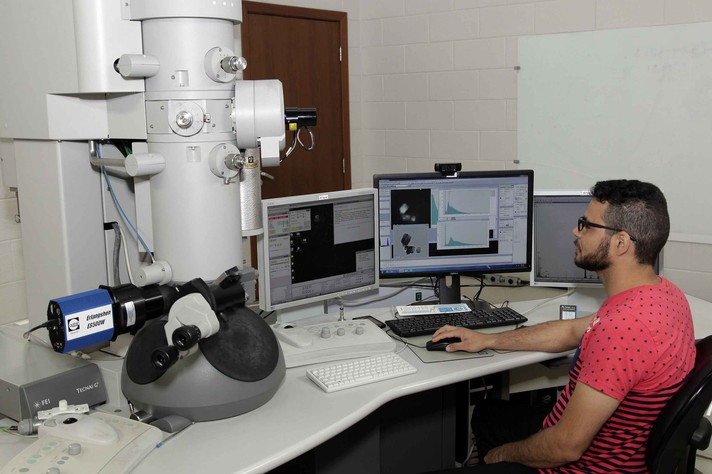 Jônatas Abrão | UFMG Centro de Microscopia Eletrônica apoia pesquisadores de diversas áreas na UFMG