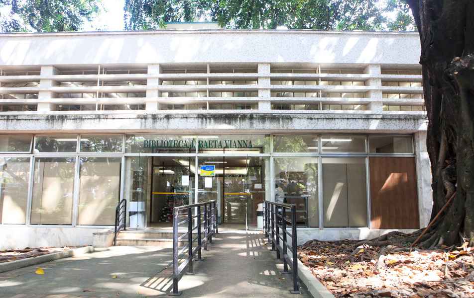 Vista da entrada da Biblioteca J. Baeta Vianna da Faculdade de Medicina da UFMG